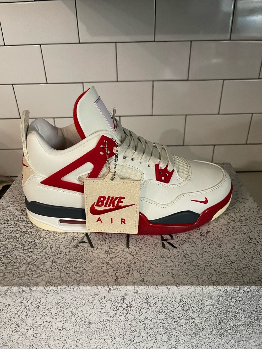 Mens Retro 4 White Brick Size 6.5.